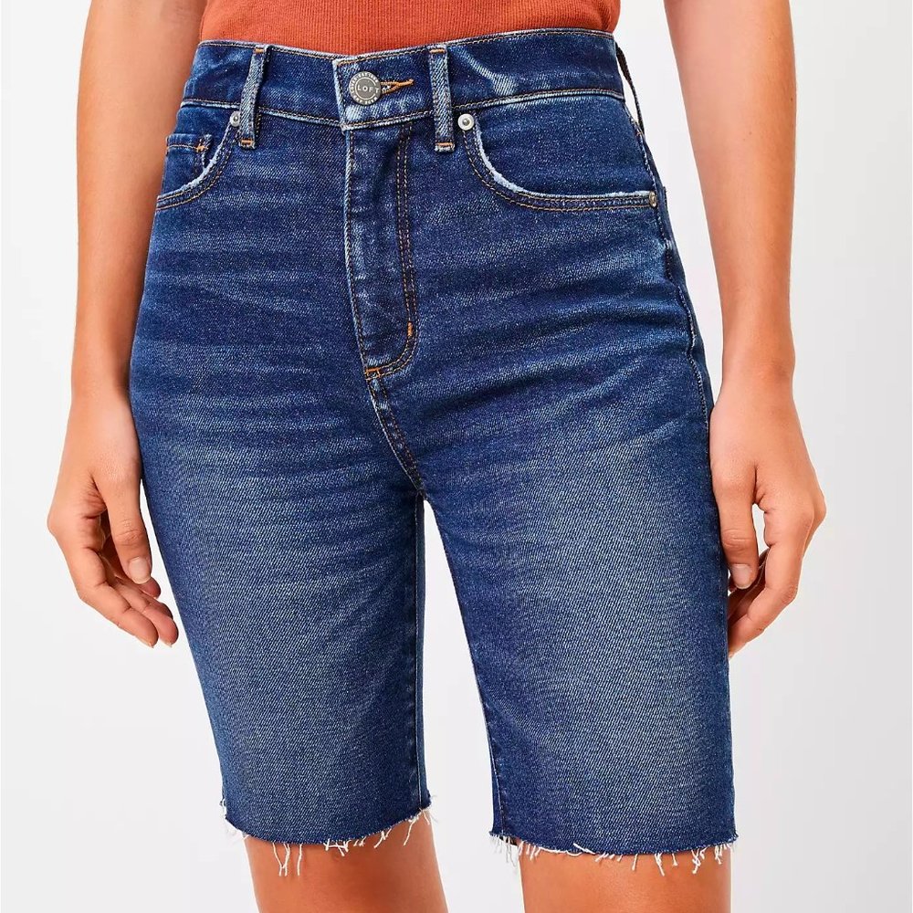 NWT LOFT FRESH CUT DENIM BIKE SHORTS IN DARK WASH